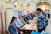 برپایی میز خدمت دستگاه‌های اجرایی شهرستان ارسنجان در حاشیه نماز جمعه